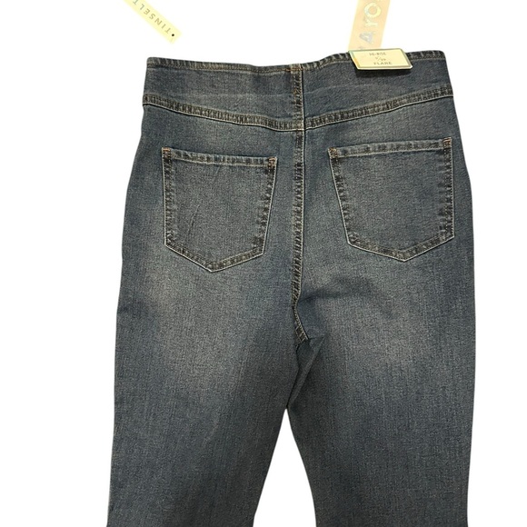Women's Flared navy‎ JeansNWT 
By Tinseltown - Picture 5 of 6